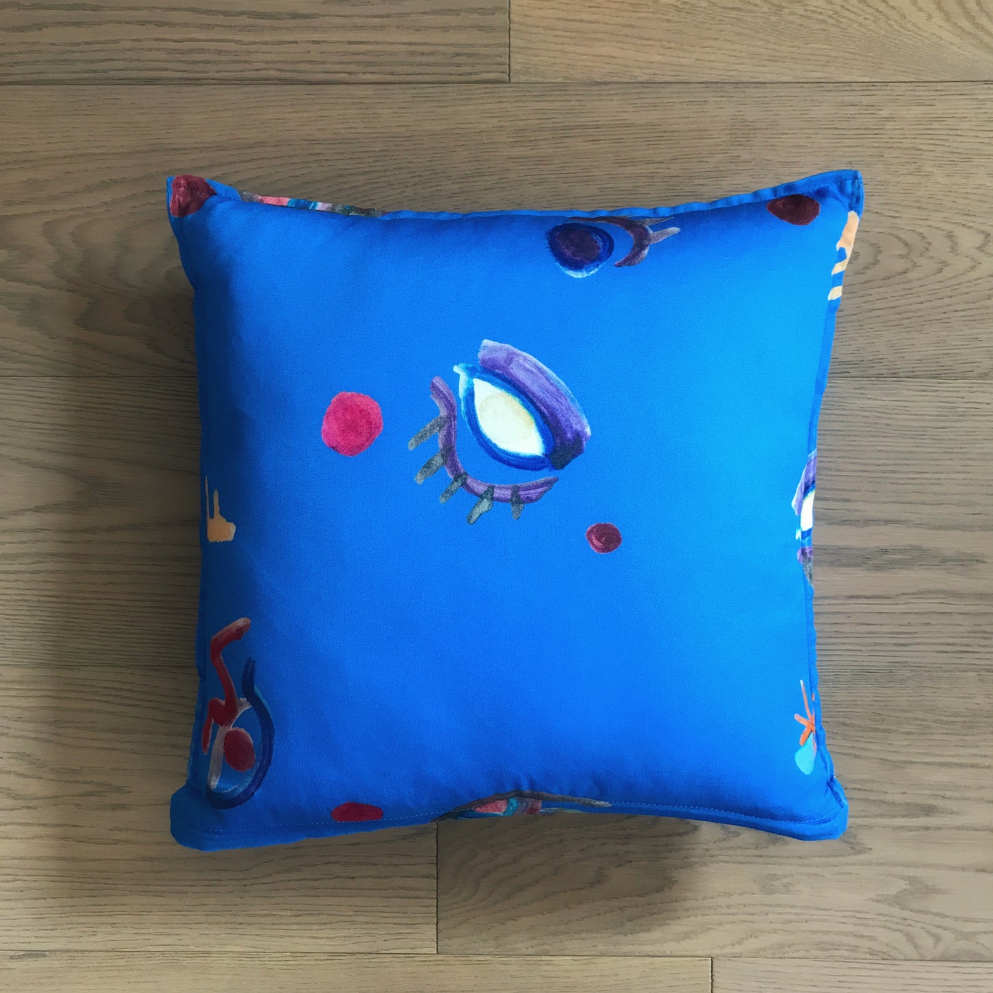 §Cuscino con stampa artistica color bluette