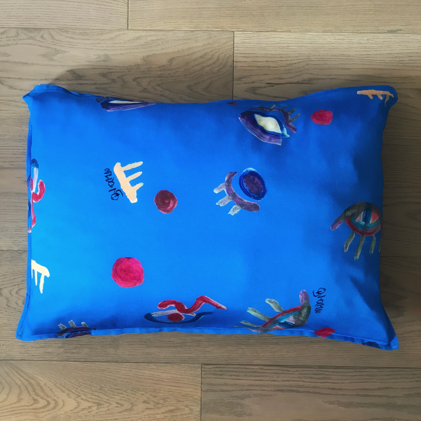 §Cuscino con stampa artistica color bluette