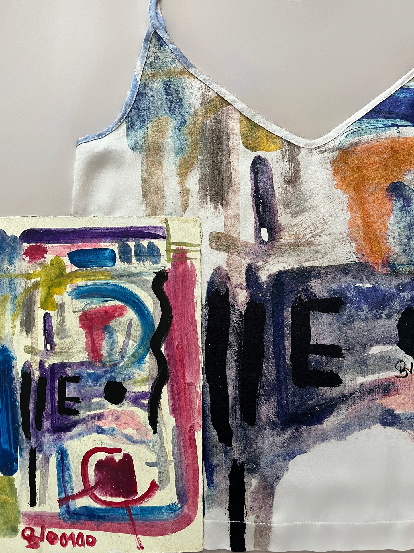 Top di raso viscosa con stampa artistica